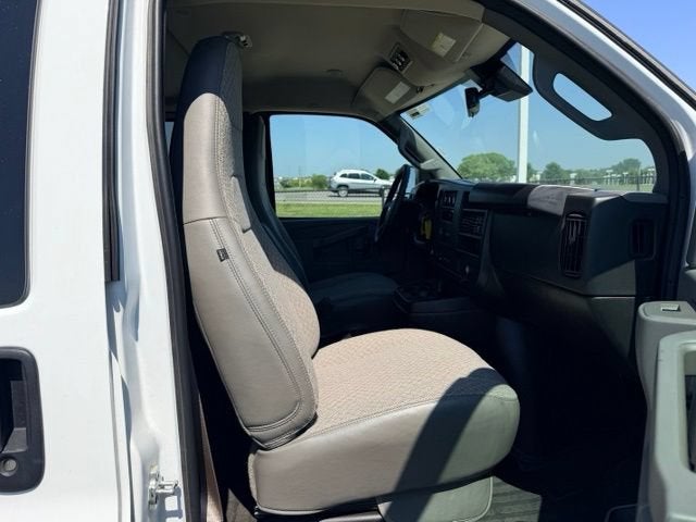 2022 Chevrolet Express Passenger 3500 LS