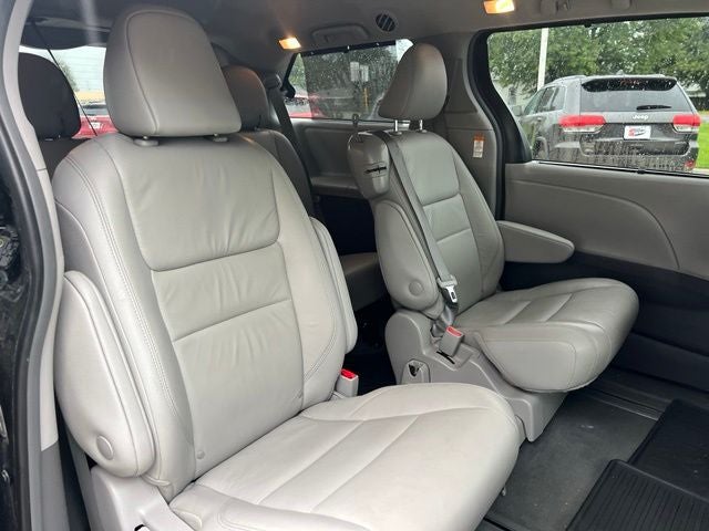 2019 Toyota Sienna XLE 8 Passenger