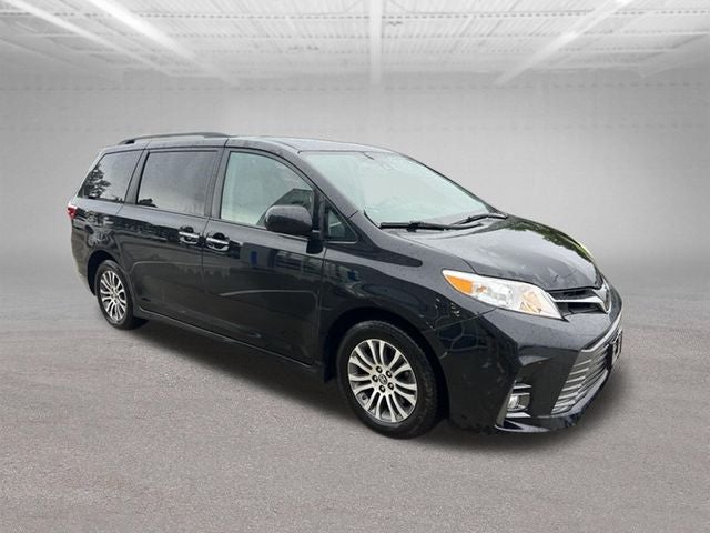 2019 Toyota Sienna XLE 8 Passenger